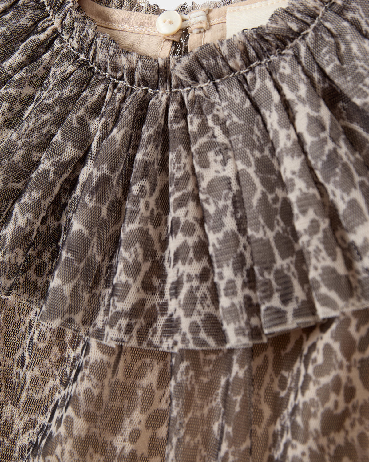 Sofie Schnoor KIDS JaimeKB Kjole Kjole 9140 AOP Leo Light Sand