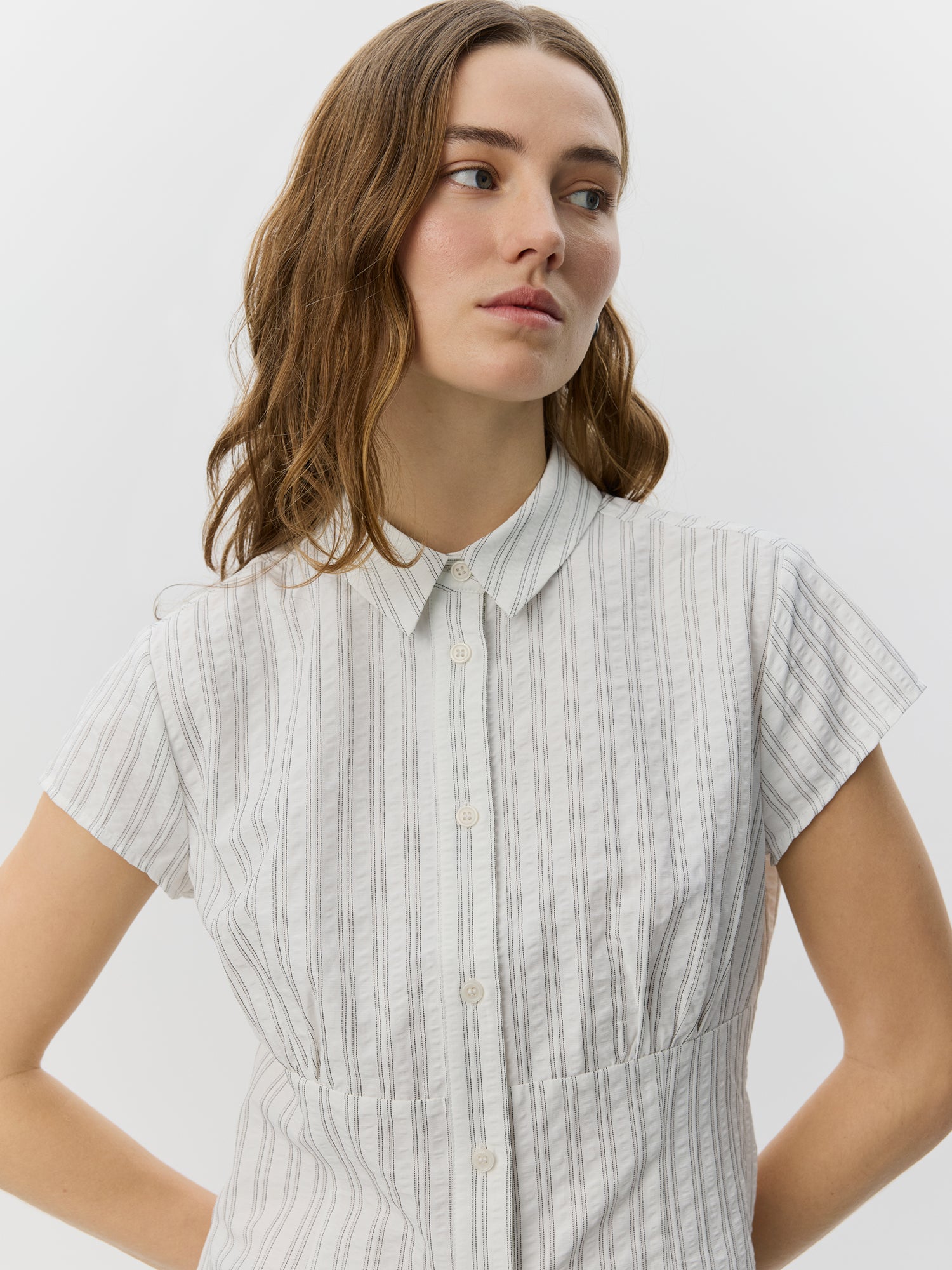 Sofie Schnoor WOMEN LILYANSW STRIPED TÆTSIDDENDE SKJORTE Skjorte 0154 Off White / Black stripe
