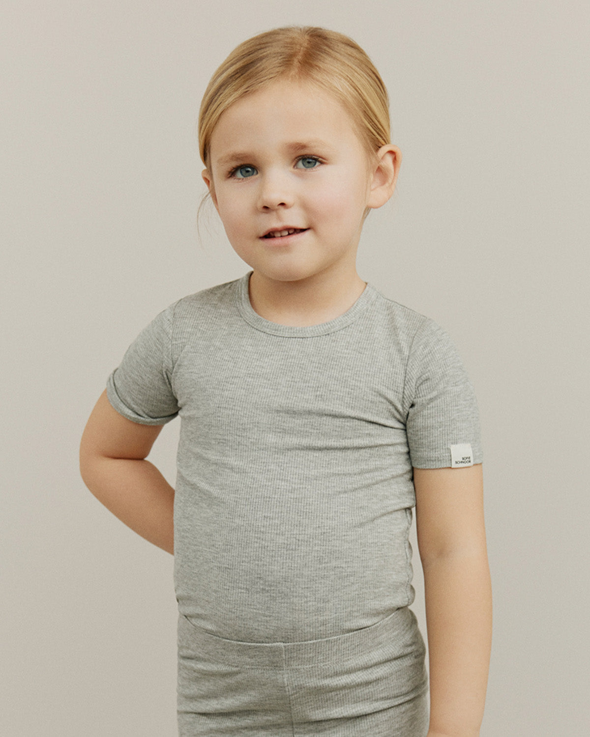 Sofie Schnoor KIDS PIPERSK T-SHIRT T-shirt 8000 Grey mel