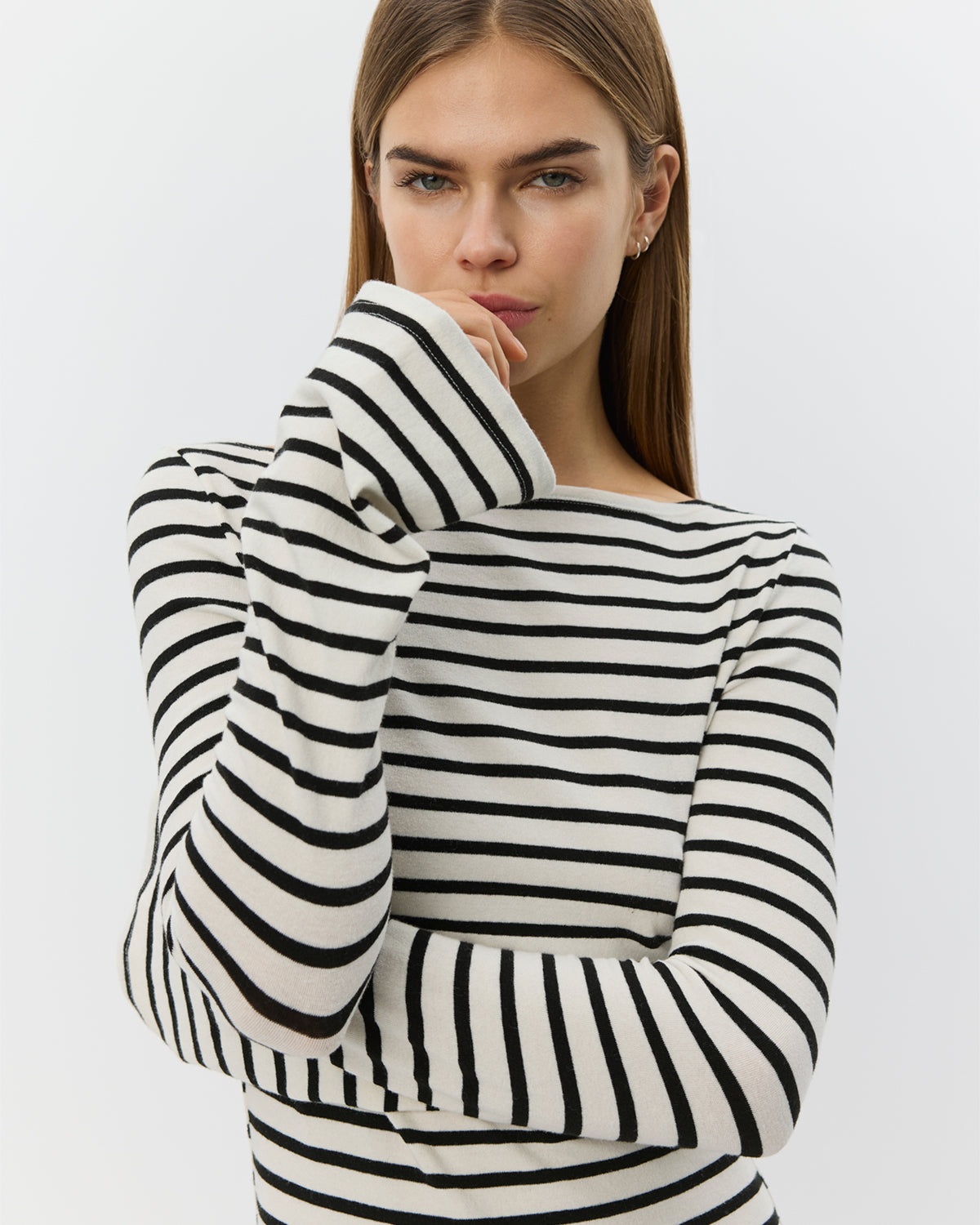 Sofie Schnoor WOMEN CECESW LANGÆRMET T-SHIRT MED BÅD UDSKÆRING T-shirt lang ærmet 0139 White Black striped