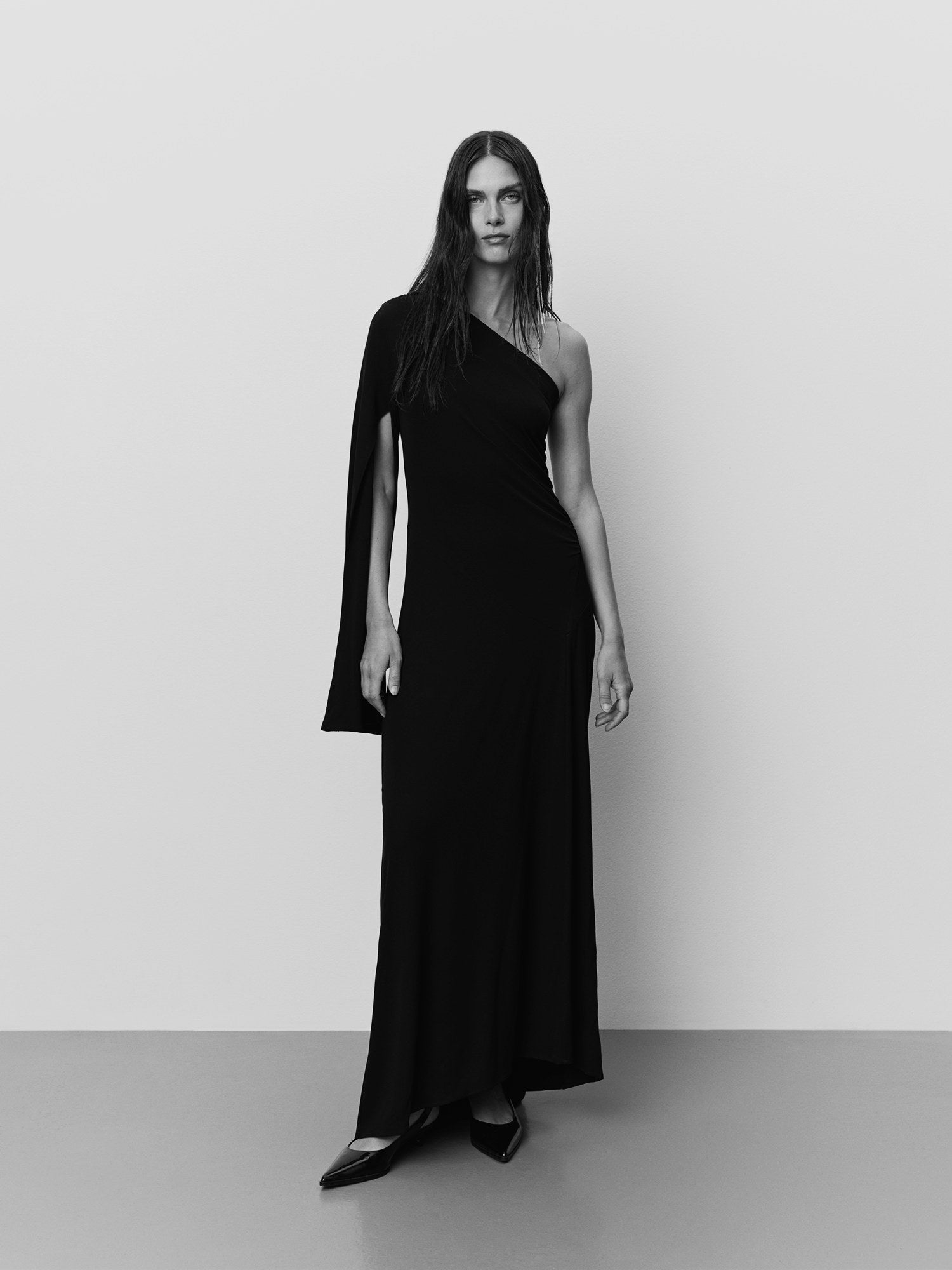ICON 011 - ONE-SLEEVE DRESS