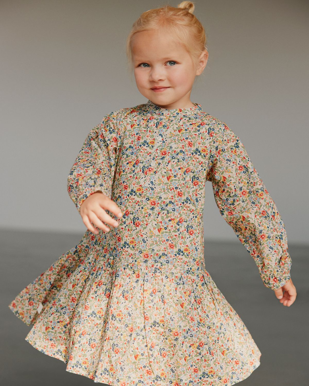 Sofie Schnoor KIDS INDICASK KJOLE Kjole 9092 AOP Flower