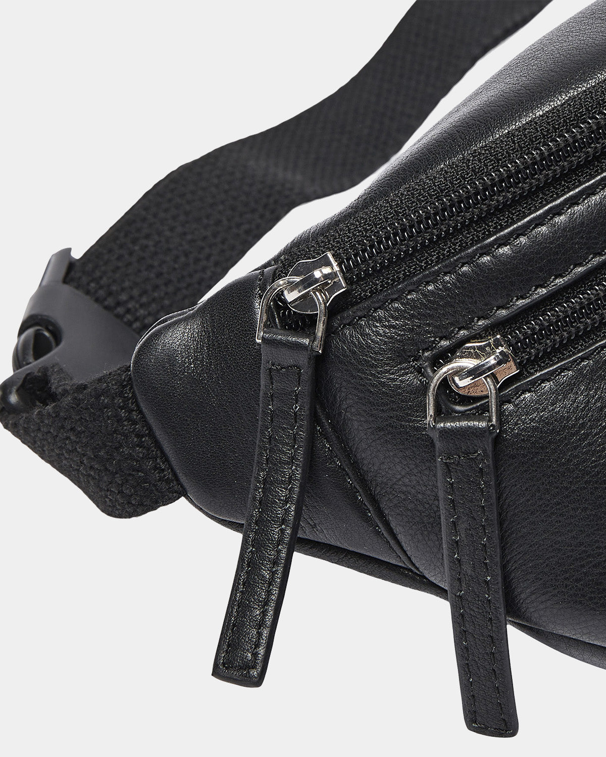 Sofie Schnoor YOUNG Leather bum bag Bælte taske 1000 Black