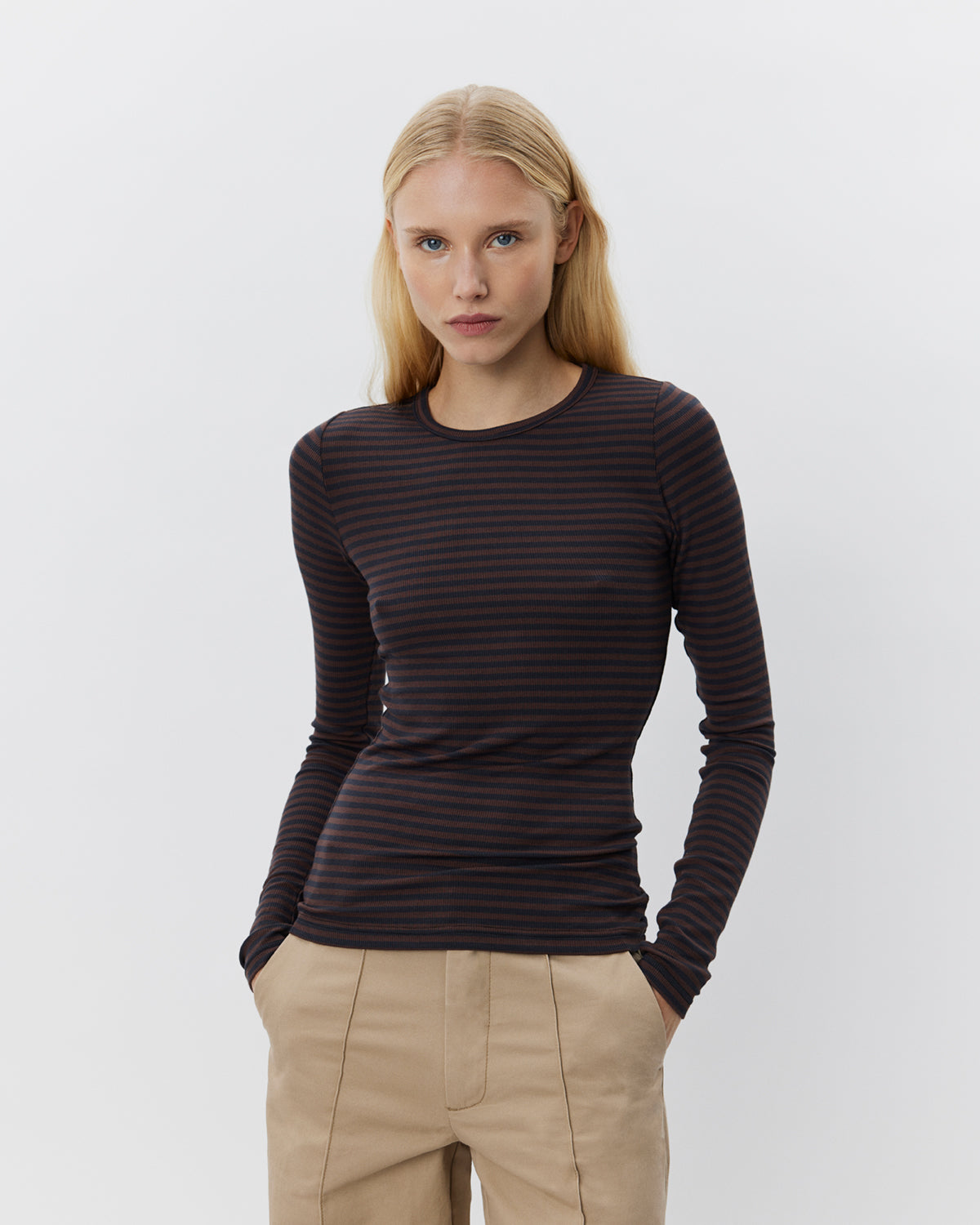 Sofie Schnoor WOMEN PETRICIASW STRIBE T-SHIRT LANGÆRMET T-shirt lang ærmet 7141 Dark Brown Black striped