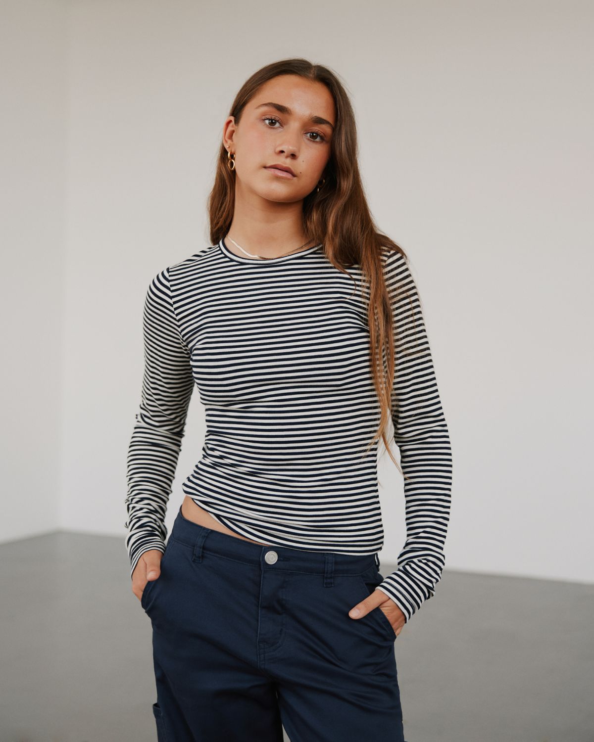 Sofie Schnoor YOUNG PETRICIASY T-SHIRT LANGÆRMET T-shirt lang ærmet 5112 Navy Striped