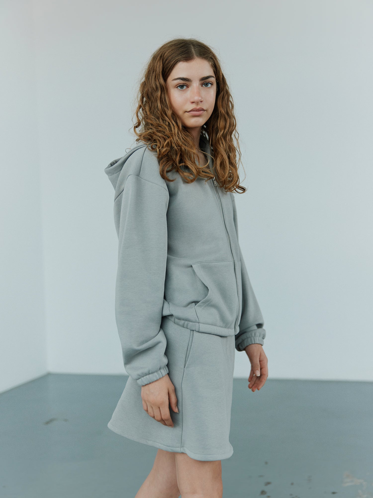 Sofie Schnoor YOUNG SIMARASY HÆTTETRØJE Hættetrøje 8052 Stone Grey